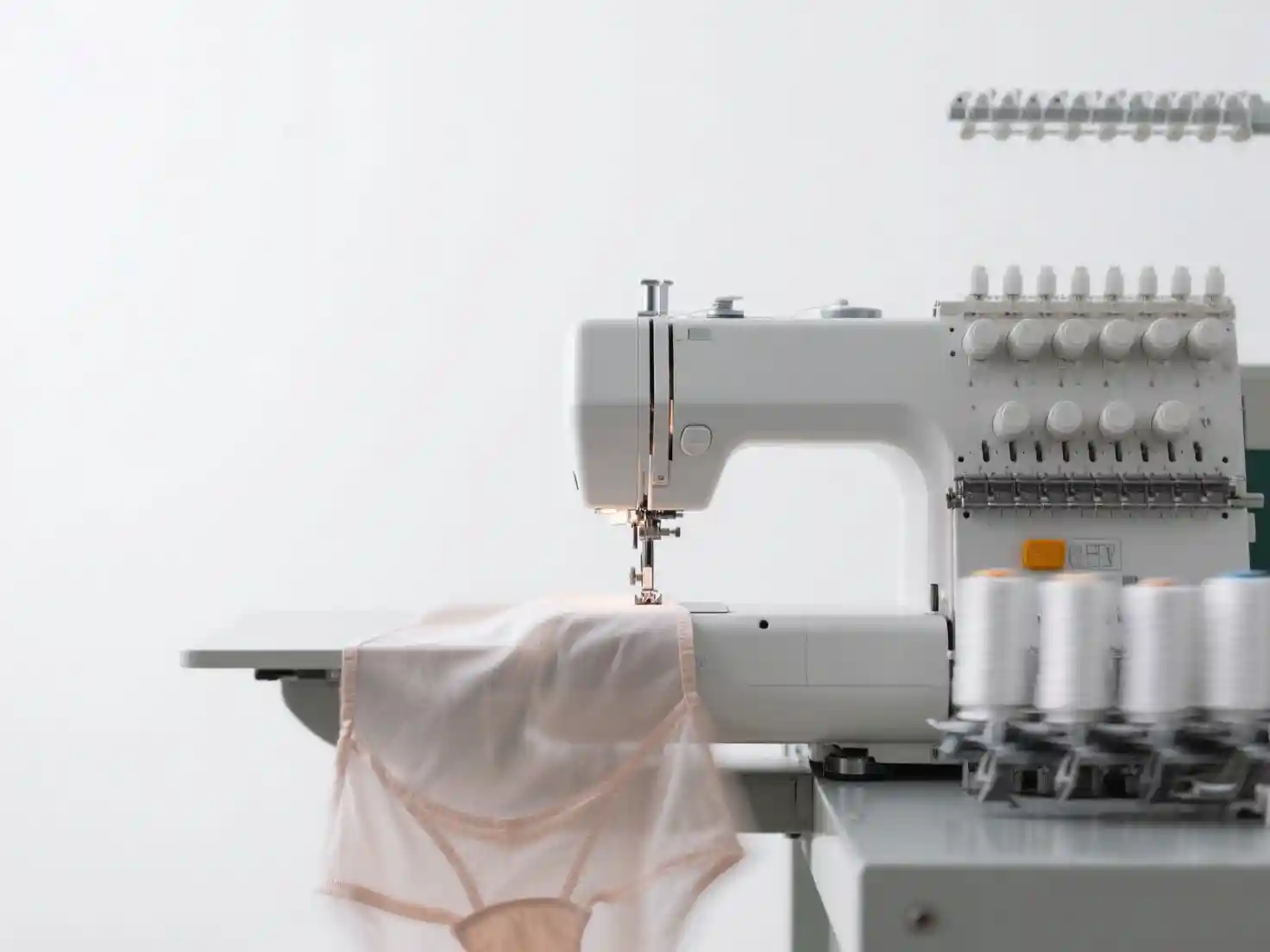 首页Quality Clothing Manufacturer With Comprehensive Services031 zoralinkcom Sewing machine producing lingerie professional underwear OEM production