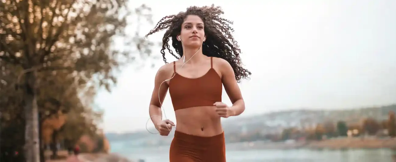 Runner in red seamless everyday bras with bra suspenders, showcasing dynamic support and sweat-wicking comfort during high-intensity training