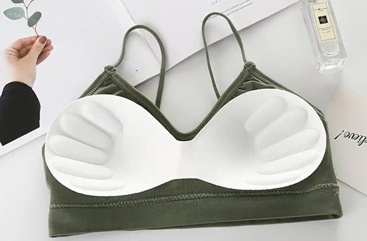 Seamless Everyday Bras Comfortable Breathable Bralette16 zoralinkcom Close up view of a comfortable seamless everyday bra with bra suspenders showing the removable and washable chest pads for added convenience and hygiene